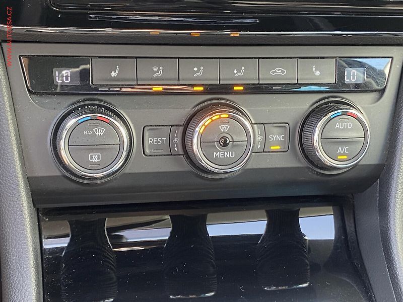 Škoda Superb (2015) 2.0 TDi 4x4, ČR, Style, DSG - fotka 16 z 18