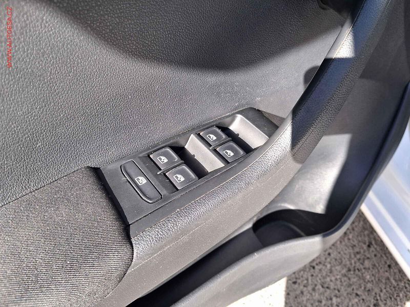 Škoda Fabia (2019) 1.0TSi, 2.maj,ČR, AC, temp - fotka 13 z 18