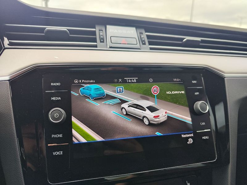 Volkswagen Passat 2.0 TDI/110kW Elegance - fotka 20 z 34