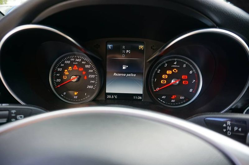 Mercedes-Benz Třídy C (2017) C 400 4 MATIC - fotka 32 z 37