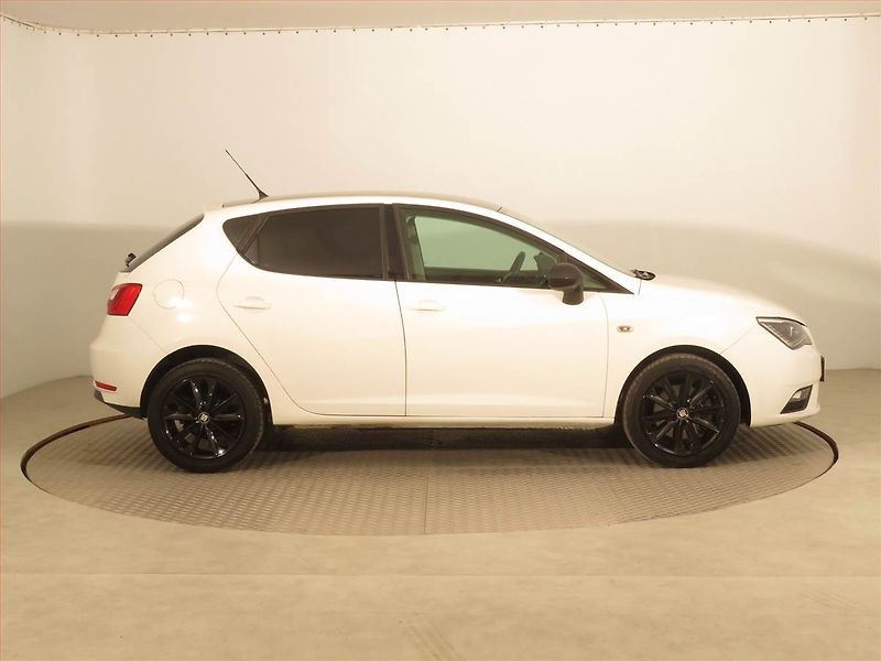Seat Ibiza (2016) 1.0 TSI, Automat, Bi-Xenony - fotka 6 z 17