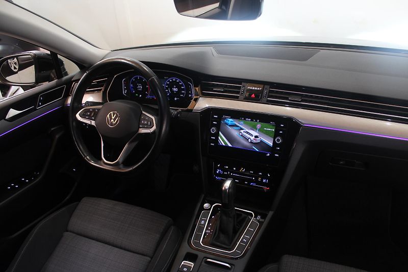 Volkswagen Passat (2021) 2.0TDI DSG Display LED - fotka 32 z 36