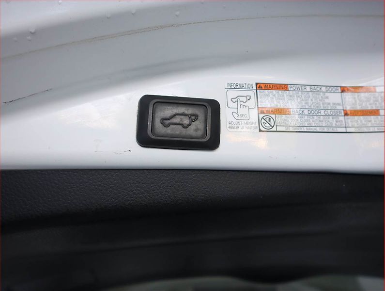 Toyota RAV4 (2016) 2.5 Hybrid, 4X4, Automat - fotka 18 z 22