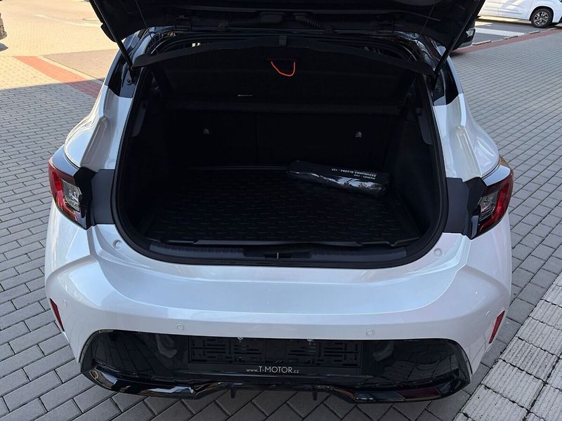 Toyota Corolla 2.0 GR Sport - fotka 17 z 20