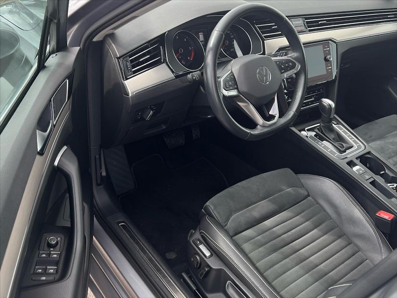 Volkswagen Passat Variant 2,0 TDi 110 kW 7DSG ELEGANCE - fotka 6 z 26