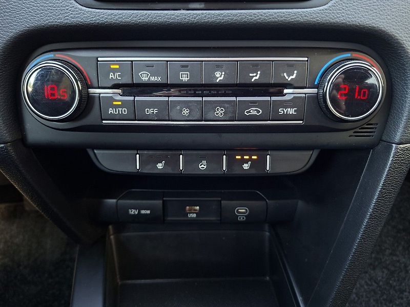 Kia Ceed 1,6 CRDI 136K M6 1.MAJ! - fotka 21 z 23