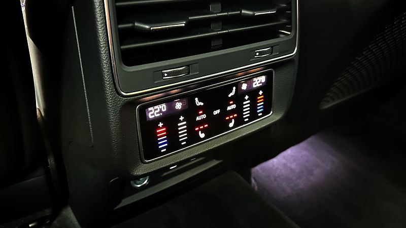 Audi SQ7 ZÁRUKA / MATRIX / 7 MÍST - fotka 26 z 52