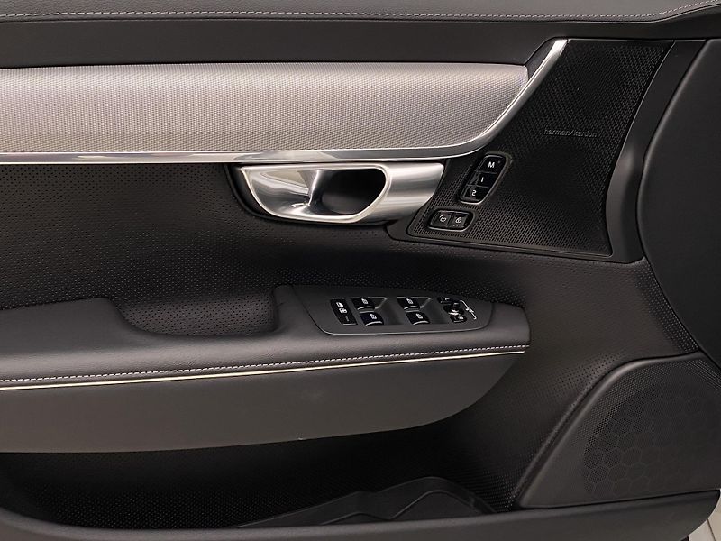 Volvo V90 B4 BRIGHT PLUS AUT - fotka 29 z 63