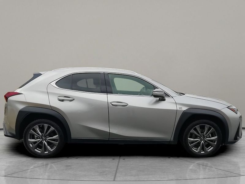 Lexus UX 250h h F Sport Design - fotka 3 z 19