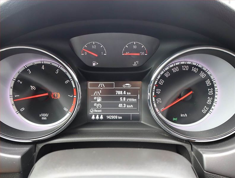 Opel Astra (2016) 1.4 16V, Serv.kniha, Tempomat - fotka 11 z 15