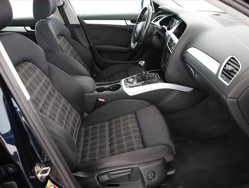Audi A4 (2010) 1.8 TFSI, Serv.kniha, Navi - fotka 7 z 16
