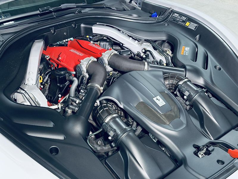 Ferrari Roma (2021) FULL CARBON MAX VÝB ZÁRUKA - fotka 12 z 33