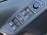 Volkswagen Tiguan (2010) 2.0TDi 4Motion, AC, tažné - náhled 11