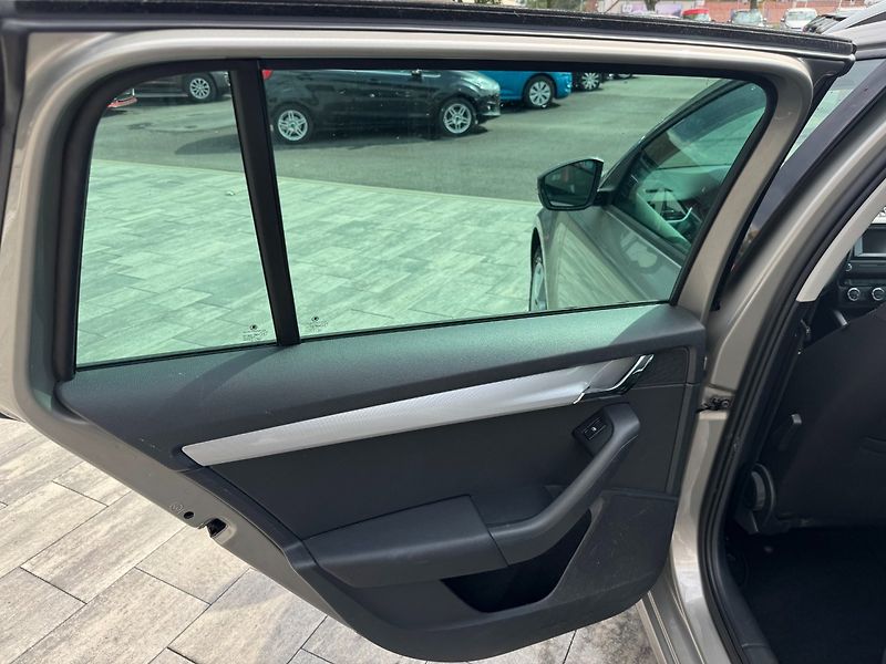 Škoda Octavia (2015) Ambition 1.6 TDI 81kW - fotka 12 z 29