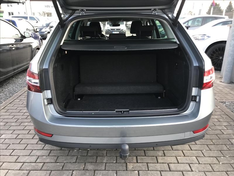 Škoda Superb 1,6 - fotka 7 z 16