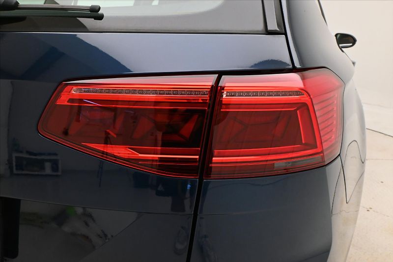 Volkswagen Passat 1,4 GTE TSI 160 kW DSG SoH 92% - fotka 32 z 33