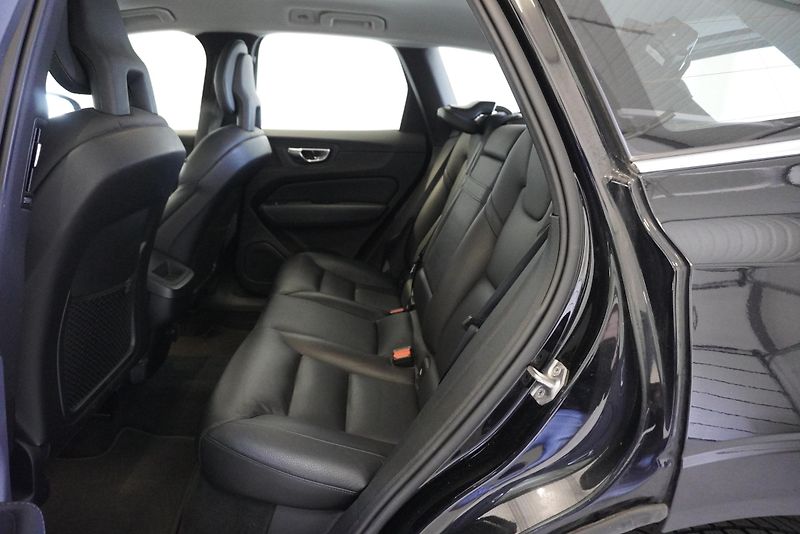 Volvo XC60 (2017) - fotka 23 z 29