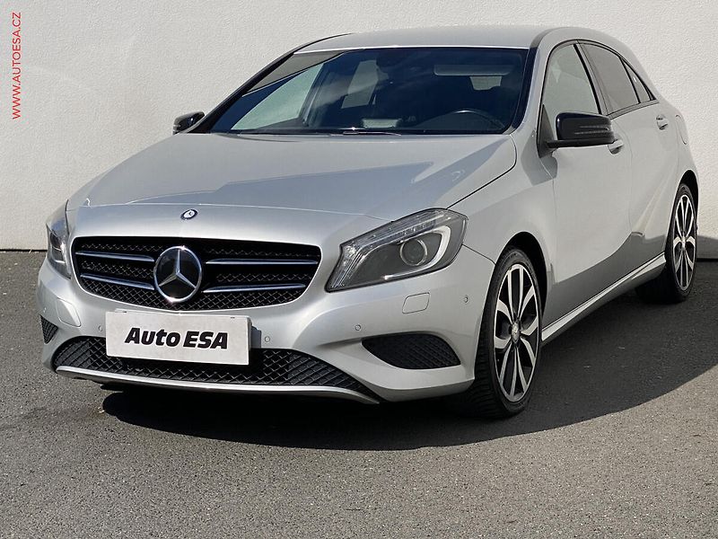 Mercedes-Benz Třídy A (2012) 1.6i A180, Sport, bixen, navi - fotka 3 z 19