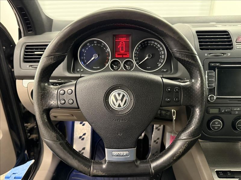 Volkswagen Golf 3,2 V6 4Motion R32 - fotka 8 z 23
