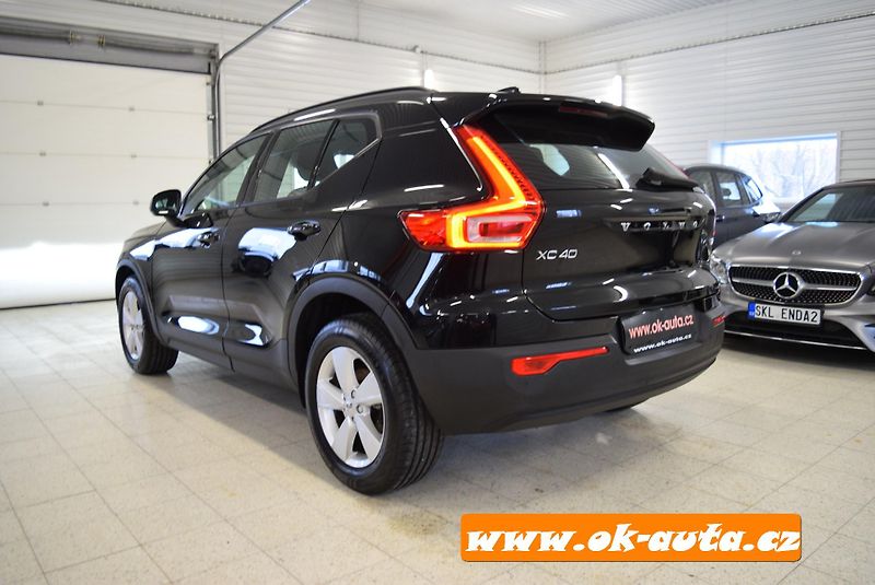 Volvo XC40 T2 MOMENTUM AUTOMAT-DPH - fotka 3 z 50