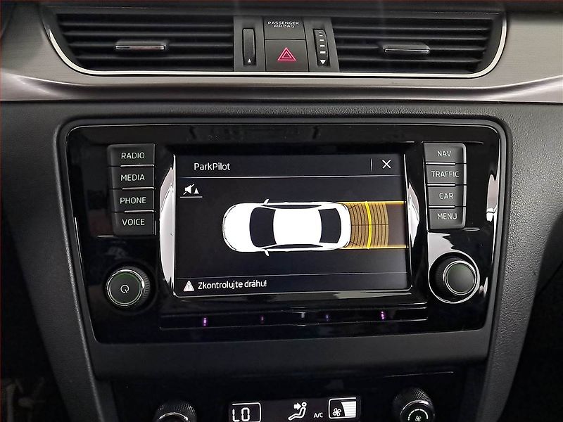Škoda Rapid (2017) 1.0 TSI, Navi, Bi-Xenony - fotka 20 z 20