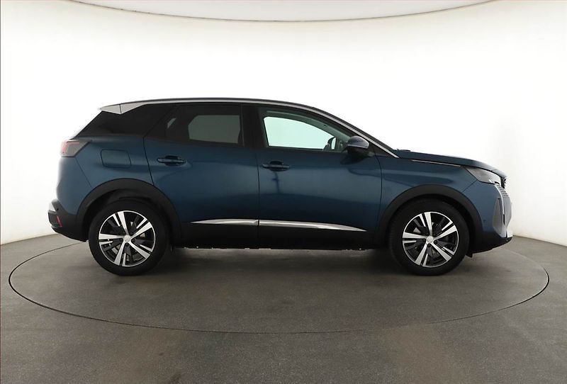 Peugeot 3008 (2021) 1.5 BlueHDi, Automat, ČR,1.maj - fotka 6 z 20