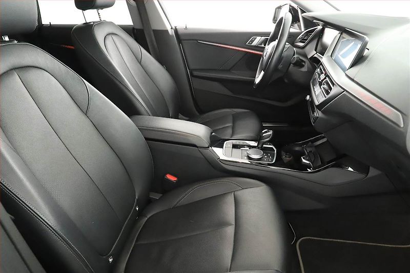 BMW Řada 2 (2020) 218d Gran Coupé - fotka 7 z 17