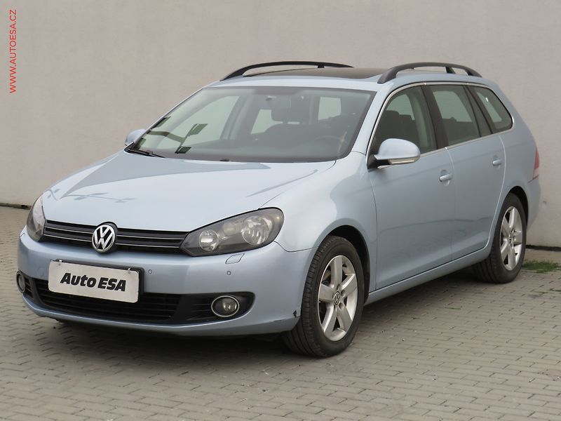 Volkswagen Golf (2011) 1.6 TDi, Panor, výhřev sed - fotka 3 z 19