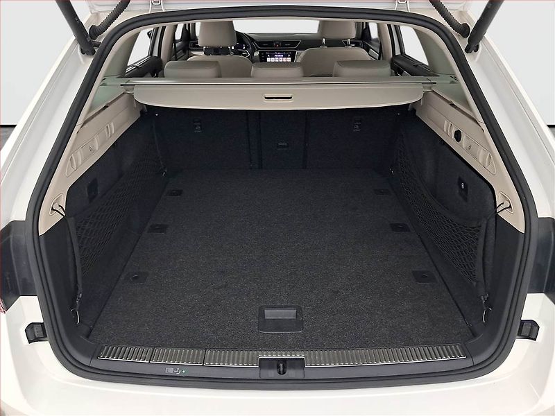 Škoda Superb (2023) Laurin&Klement 2.0 TDI - fotka 14 z 21
