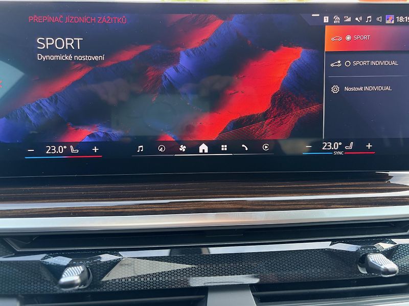 BMW X5 (2025) VZDUCH 2VR SoftClose Tažné HUD - fotka 43 z 51