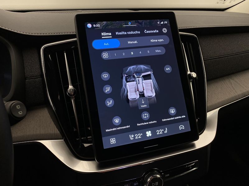 Volvo XC90 T8 AWD RECHARGE DARK REZERVACE - fotka 42 z 67