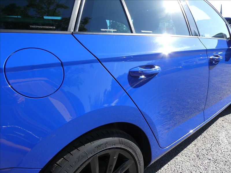 Škoda Fabia 1,0 TSi 70kW BLACK,2x kola,ČR - fotka 13 z 39