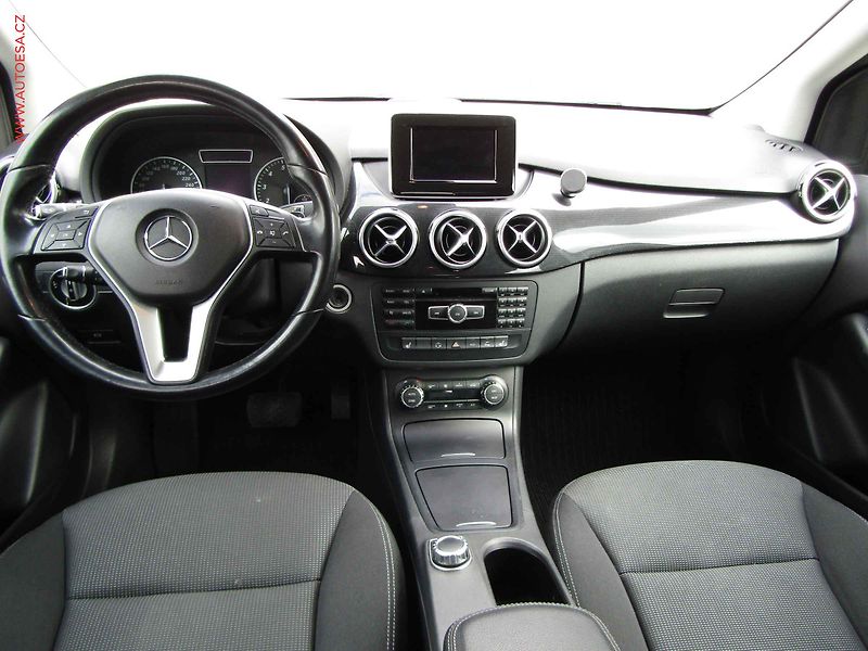 Mercedes-Benz Třídy B (2012) 1.6i B200, AT, bixen, navi, - fotka 8 z 24