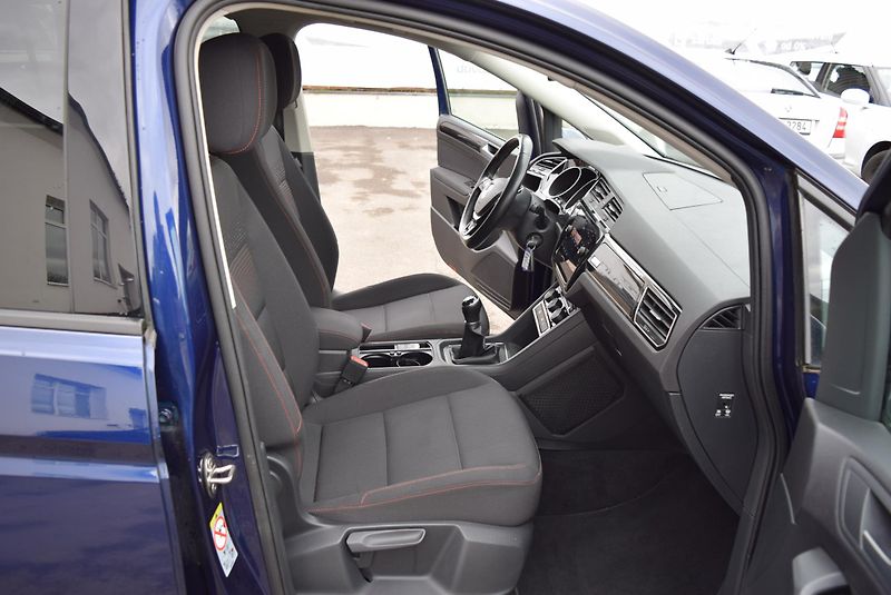 Volkswagen Touran (2018) 1.4TSI 110kw CLBMT ED. SOUND  - fotka 37 z 50
