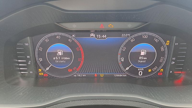 Škoda Karoq 1.6TDi Elegance NAVI - fotka 22 z 29