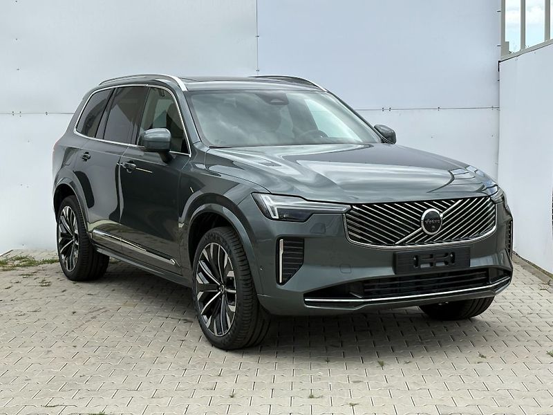 Volvo XC90 Plus Bright T8 299kW - fotka 4 z 26