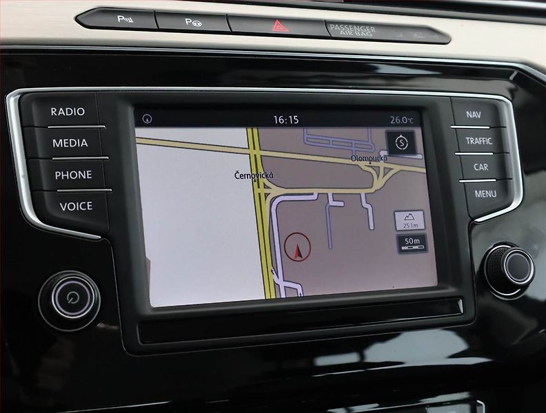Volkswagen Passat (2016) 2.0 TDI, Automat, Serv.kniha - fotka 13 z 18