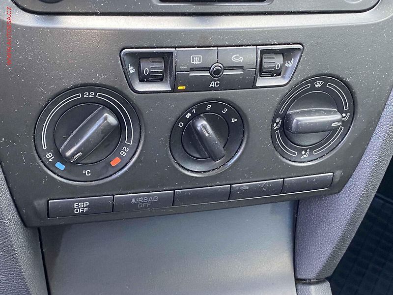 Škoda Octavia (2007) 1.9TDi, AC, výhřev sed - fotka 15 z 17