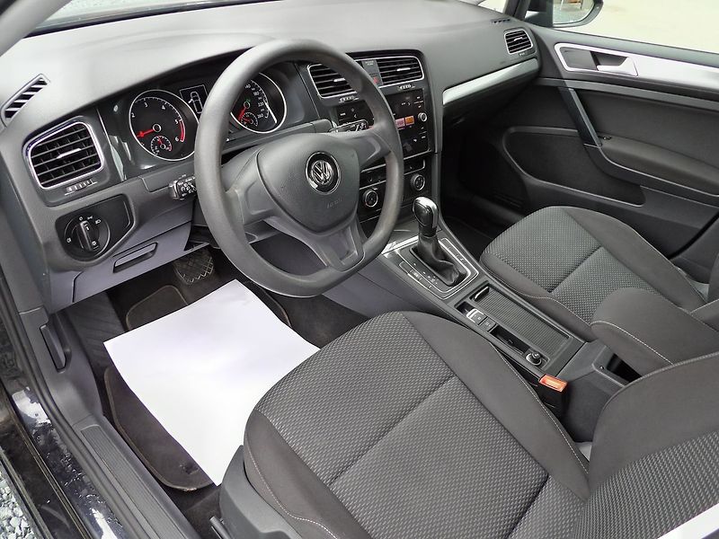Volkswagen Golf 1.6TDI 85kW DSG Navi PDC - fotka 18 z 29