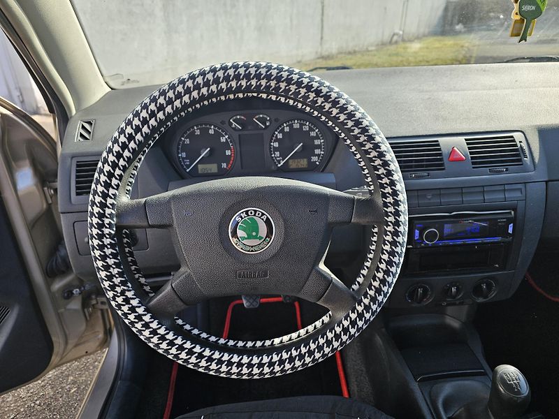 Škoda Fabia (2004) 1.2 HTP, KLIMATIZACE  - fotka 11 z 17