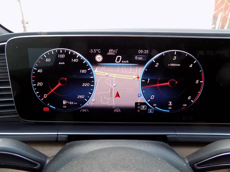 Mercedes-Benz GLS (2020) 400d/AMG-Line/4-Matic/1.M.ČR/ - fotka 35 z 47