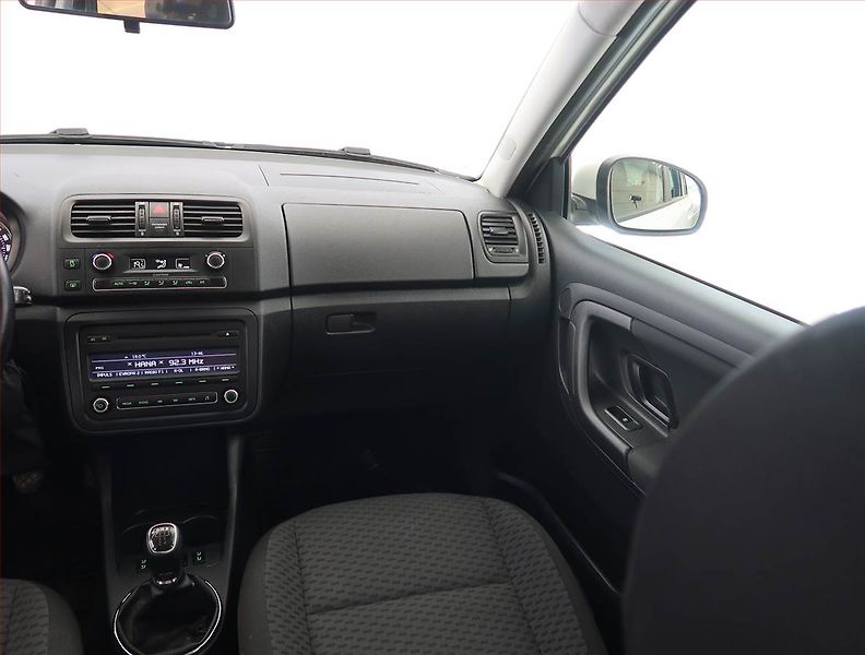 Škoda Fabia (2014) Elegance 1.4 16V, Serv.kniha - fotka 8 z 19