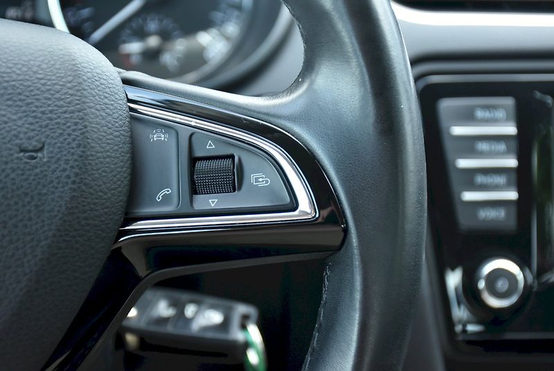 Škoda Octavia (2015) Elegance 1.8 TSI 132 kW - fotka 27 z 31