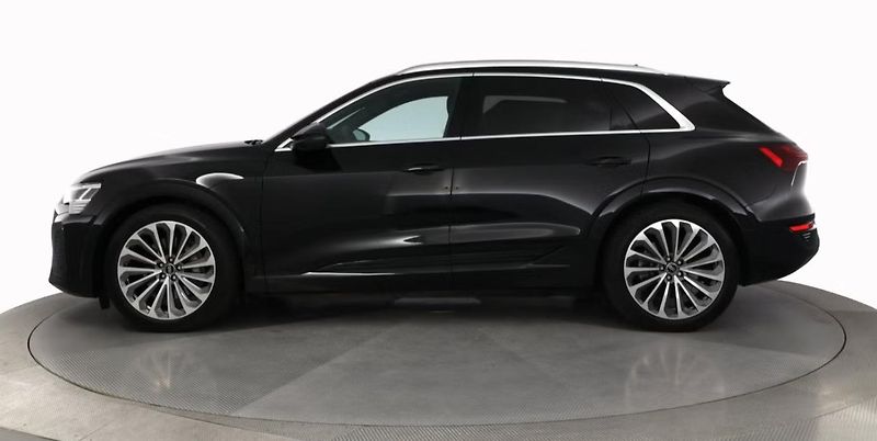 Audi Q8 e-tron 55 Q 360k Matrix Pano 4 zóny  - fotka 9 z 28