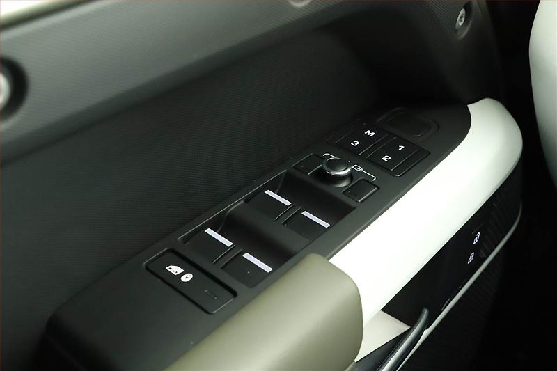 Land Rover Defender (2021) D250 AWD - fotka 17 z 17