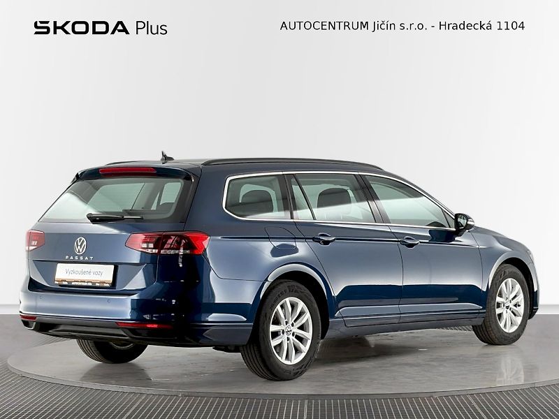 Volkswagen Passat (2022) Business 2.0 TDI 110kW - fotka 2 z 33