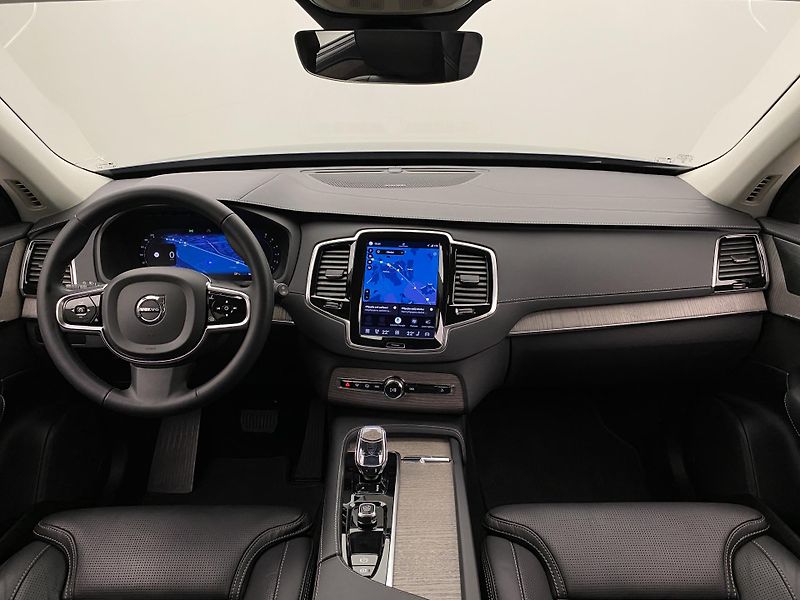 Volvo XC90 B5 AWD DARK PLUS AUT CZ 7m - fotka 2 z 67