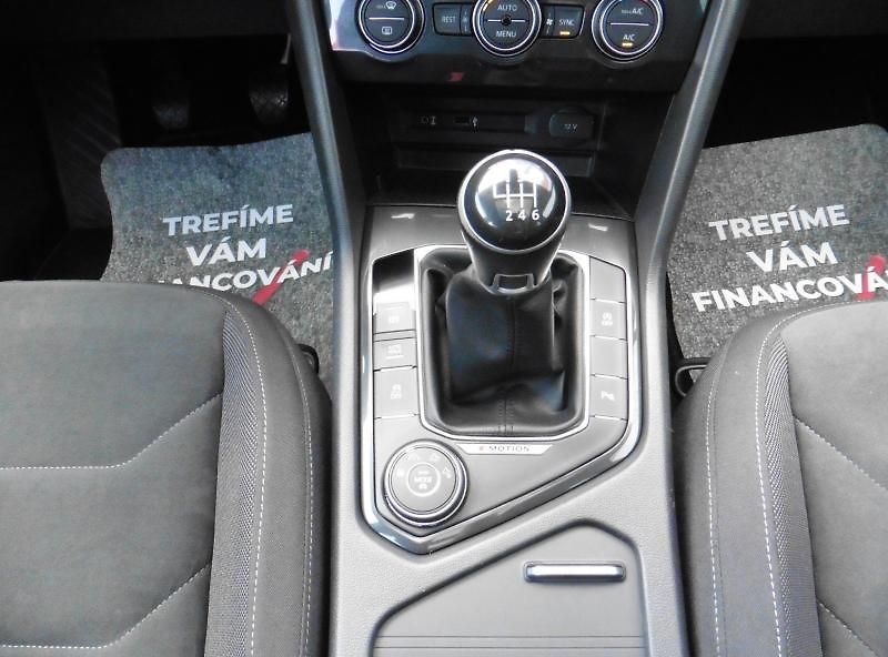 Volkswagen Tiguan 1.4 TSi Highline 4Motion Navi - fotka 12 z 16