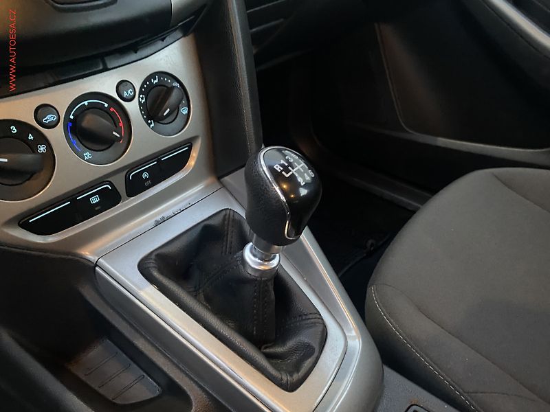 Ford Focus (2014) 1.6 TDCI, AC - fotka 16 z 16