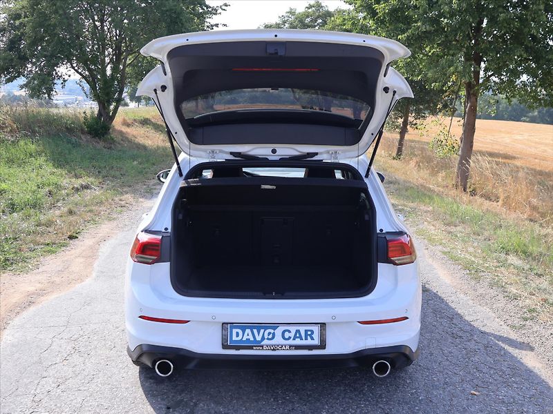 Volkswagen Golf 2,0 TSI GTI 180kW Virtual DPH - fotka 9 z 36
